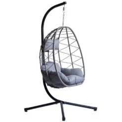 Hangstoel Van Rotan En Metaal In Zwart